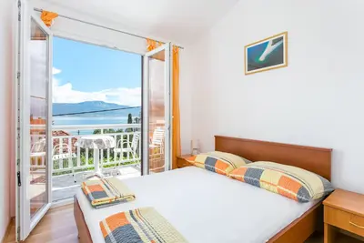 Image de Appartement d'une chambre avec le balcon et la vue sur le mer Slatine, Ciovo (A-6000-c)