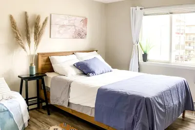 Image de Peaceful Clean 2Bed/2Bath by Train w Office & Balcony