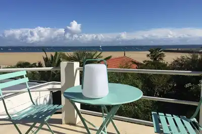 Image de Villa front de mer, plage au bout du jardin