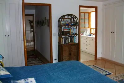 Image de Un accueil plus que une villa avec vue imprenable sur la côte.