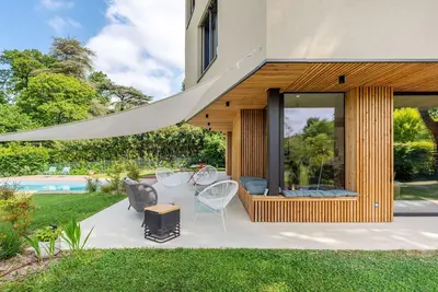 Image de Souvenirs, maison d'architecte avec piscine et jardin