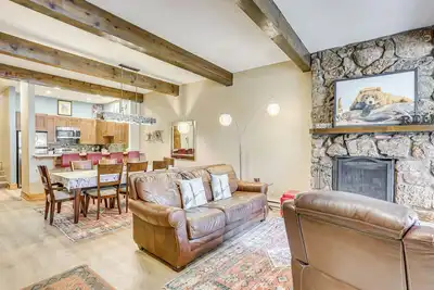 Image de Newly Upgraded Avon Condo w/ Pool & Hot Tub Access