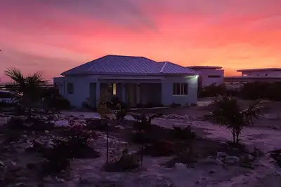 Image de Amazing sunsets  6 minutes from the Beach