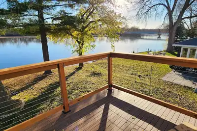 Image de House on the River near the Wisconsin Dells!