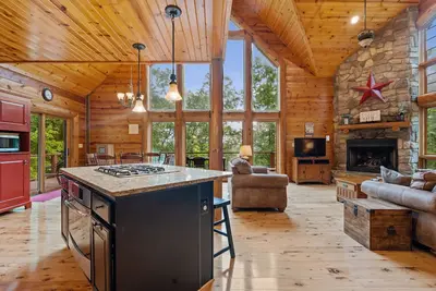 Image de River Woods Retreat:10min to River, L2 Ev, Hikes, 2 Fireplaces, Hottub, Sp 10mi