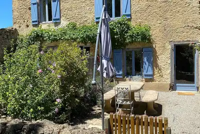 Image de Characterful 3 bedroom house with large garden and pool.