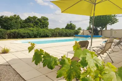 Image de French country farmhouse ideal for families