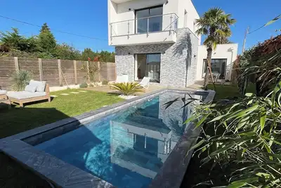 Image de Maison moderne à 150m Océan plages avec piscine chauffée et wifi