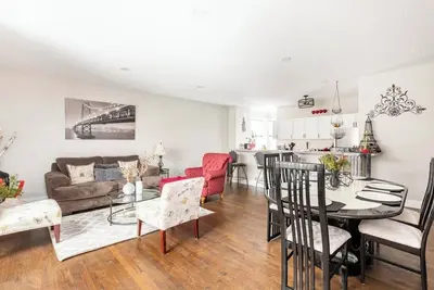 Image de Get-Away-Home Away from Home in Beautiful Condo