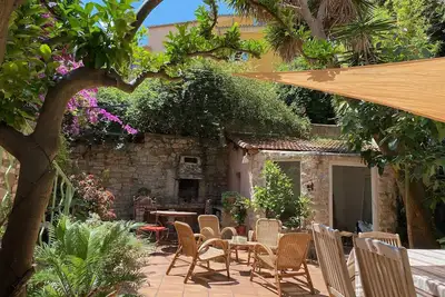 Image de Maison avec grande terrasse au cœur de la vieille ville de Hyères