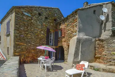 Belle maison de 3 chambres à Pietra di.