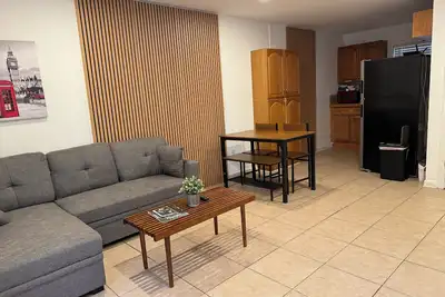 Image de Newly renovated home to yourself!