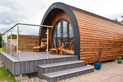 Image de Derecroft Glamping Luxury Lodgepods with Jacuzzi Hot Tub