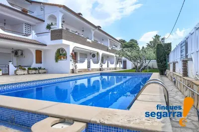 Image de Appartement au rez-de-chaussée avec piscine commune, à 100m de la plage.