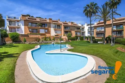 Image de Duplex avec piscine communale Ă 600m de la plage