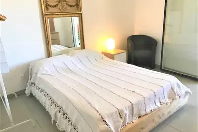 Image de Appartement neuf accès tous commerces et centre ville historique.