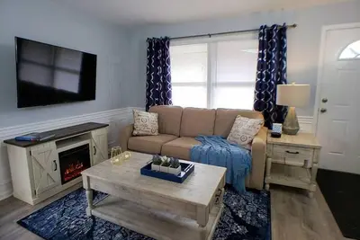 Image de Saint Charles Lovely 2bd | River Trail, Forest Preserve!