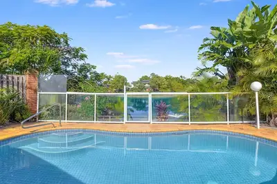Image de Serenity at Elanora - Waterfront Elanora - Min 3 Night Stays!