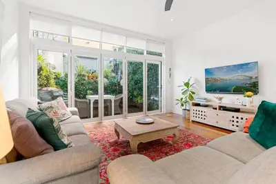 Image de Bright Home in Trendy Newtown close to the Park