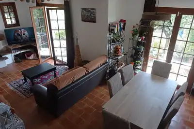 Image de Villa sur les collines, proche du bord de mer et du centre-ville.