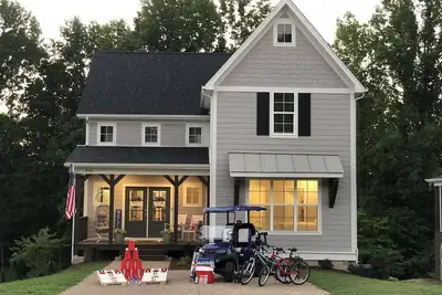 Image de Bueller's Barrel House - Your Exquisite Getaway (Golf Cart Included)