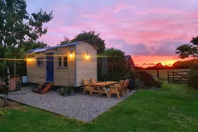 Image de Luxury romantic shepherd's hut - hot tub and Aga