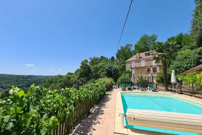 Image de Maison De Maître avec piscine chauffée/clim/fibre à 3min à pied de Domme