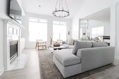 Image de The Sanctuary on No. 6 • Renovated High-End Home