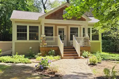 Image de Snowy Escape: Cozy Michiana Cottage for 8 with Fireplace & Wooded Privacy