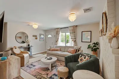 Image de QuietRetreat: Beautifully renovated 3br in Cmch