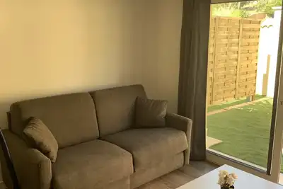 Image de Appartement à 5 minutes des plages - 32m2 - Jardin privatif et Parking privé