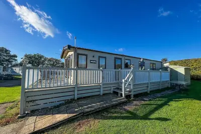 Image de 4 berth caravan with decking and WiFi at Carlton Meres in Suffolk ref 60010k