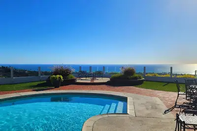 Image de Ocean View 4 Bedroom Home with Private, Heated Pool & Jacuzzi with Firepit & Bbq