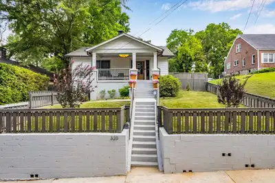 Image de New 4 Br Bungalow Close to Everything Atlanta All 5 Star Reviews