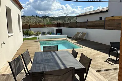 Image de Villa avec piscine dans petit village tranquille du centre hérault