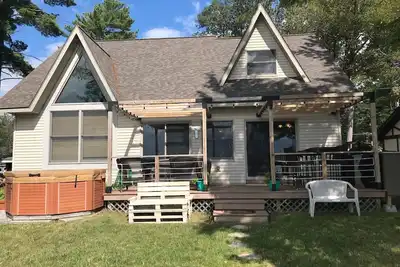 Image de East Twin Lake House - Kayak, Sup - 2 Minutes to town