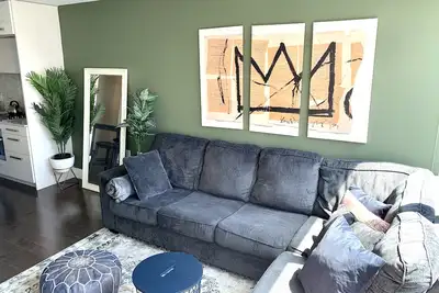 Image de Downtown Toronto Beautiful Modern 1-bedroom + Den