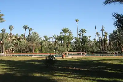 Image de appartement dans  résidence de standing avec piscine