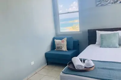 Image de Cozy and renovated 1 bed apt - Right next to beach