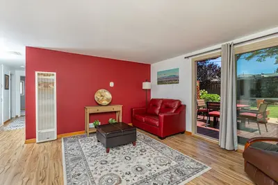 Image de Desert Oasis with a deck and private backyard