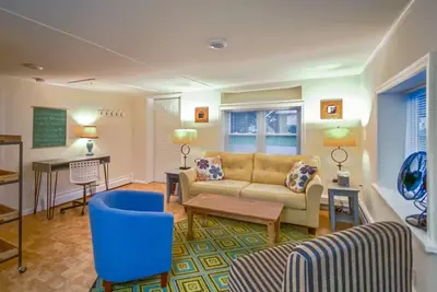 Image de Available May 1, 2025 2 bed, 2 bath cottage