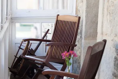 Image de Centrally Located, Spacious And Bright Apartment.