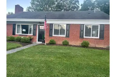 Image de Lewisburg’s Southern Bell, a charming bungalow with a Southern feel!