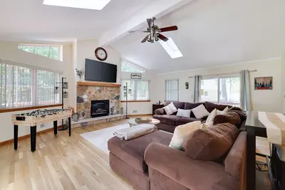 Image de Poconos House - 4br house in Saw Creek, Bushkill