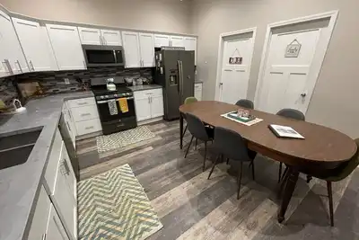 Image de RockerBye Rental downtown Ladd - Sleep 6 - Large modern space with vintage charm