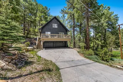 Image de \"The A on Red Field\"- Hot Tub, Ac, Tesla/Ev Charger