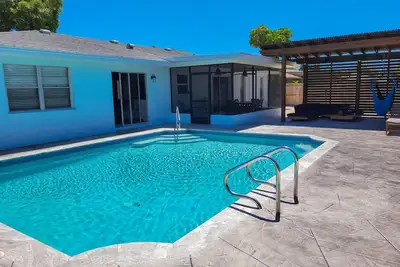 Image de Coastal Home w/ Heated Pool Near Anna Maria Island