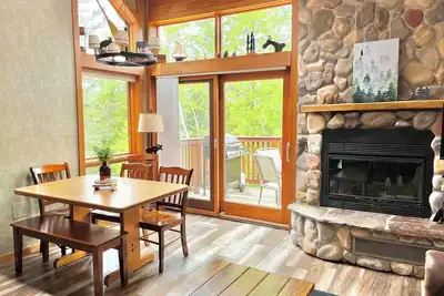 Image de Ski-in Ski-out Townhome with pool + hot tub!