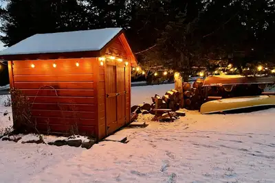 Image de Enchanting three bedroom river front cottage