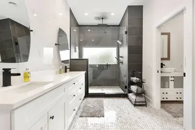 Image de Entire Home • Lux Master • Terraces • 4 Car